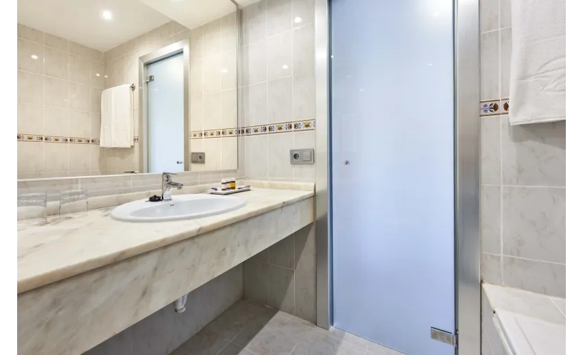 Globales Torrenova Adults Only 3*-11