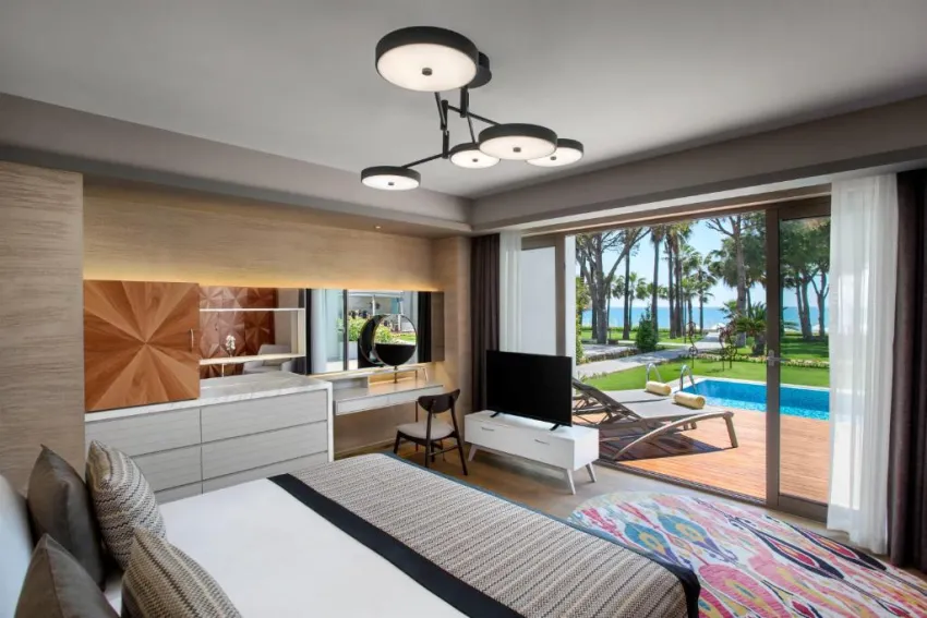 ACANTHUS & CENNET BARUT COLLECTION  5*-23