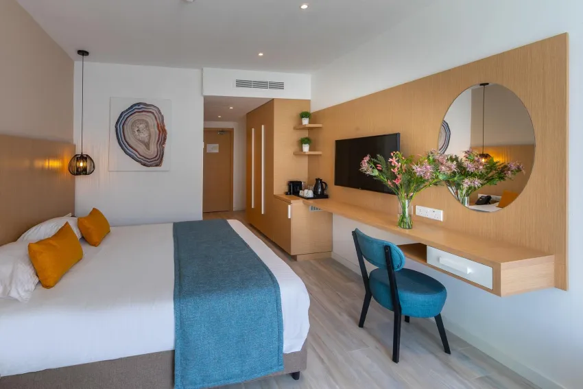 Leonardo Crystal Cove Hotel And Spa By The Sea 4*-6