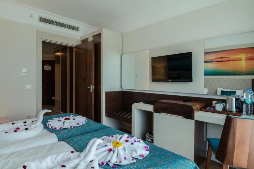 THE LUMOS DELUXE RESORT HOTEL & SPA  5*-25