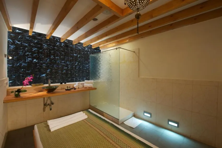 FORT ARABESQUE THE WEST BAY (ADULTS ONLY 16+)  4*-7