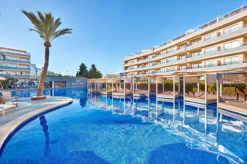 Zafiro Palmanova -66