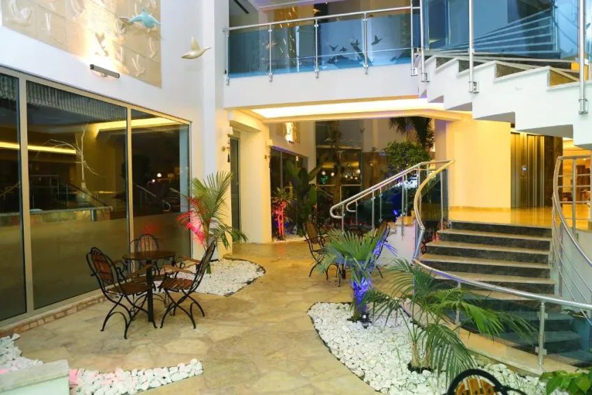 BLUE WAVE SUITE HOTEL  4*-9