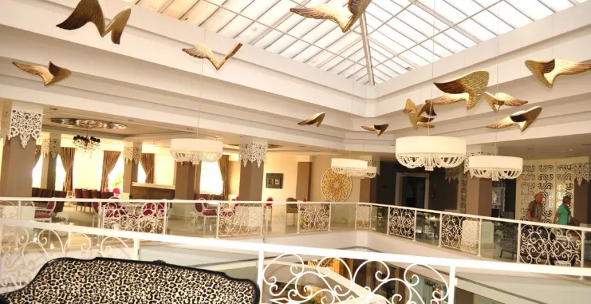 SERENIS HOTEL  5*-10