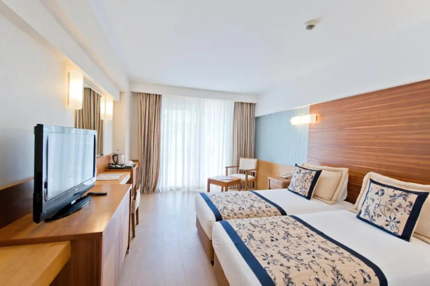 TRENDY SIDE BEACH (ADULTS ONLY 16+)  4*-27