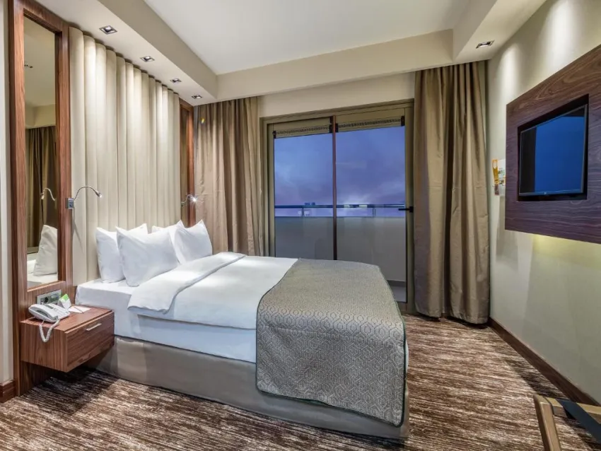 HOLIDAY INN ANTALYA LARA  4*-34