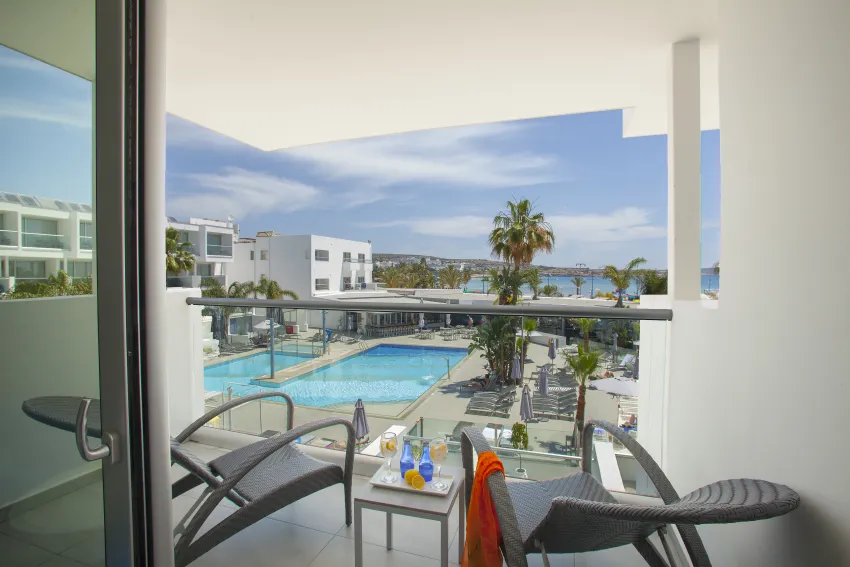 Limanaki Beach Hotel & Suites 4*-8