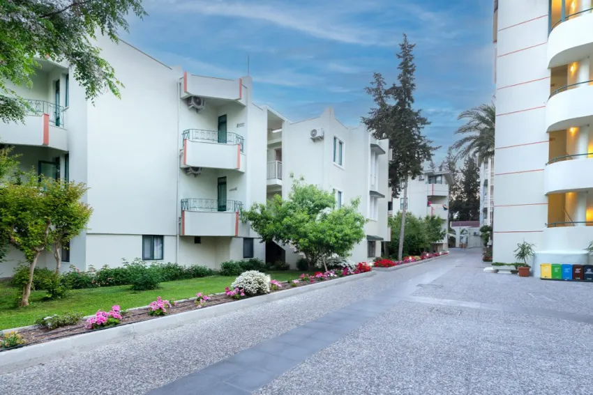 SANDY BEACH HOTEL  4*-12