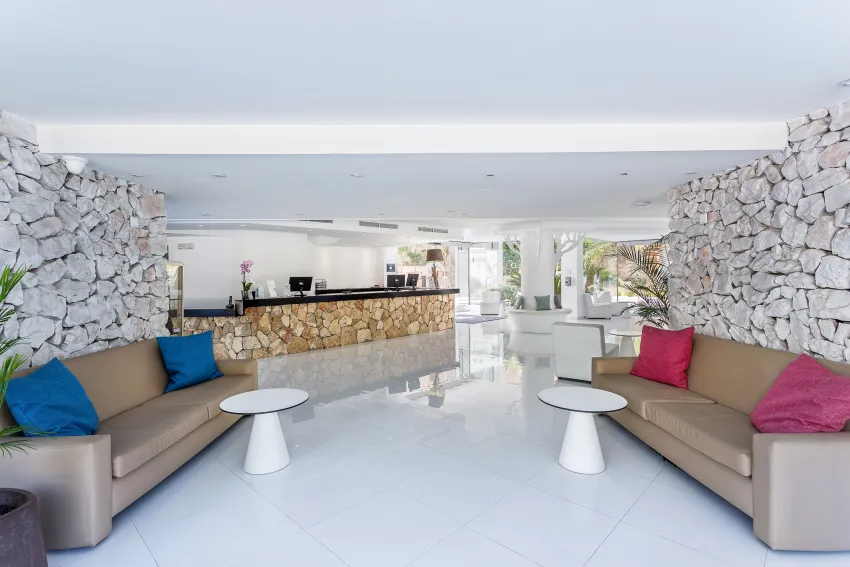 Fergus Cala Blanca Suites 4*-8