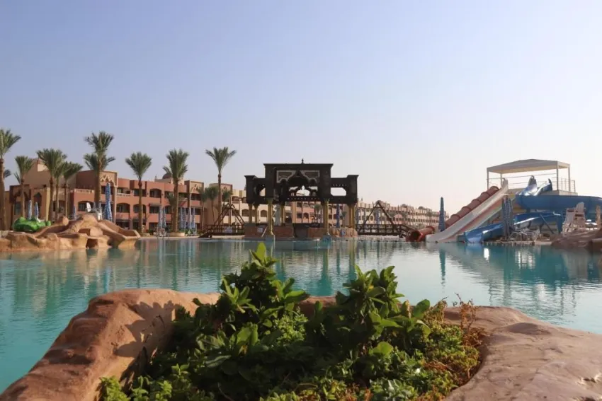 SUNNY DAYS EL PALACIO RESORT & SPA  4*-19