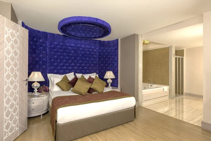 Royal Alhambra Palace 5*-12