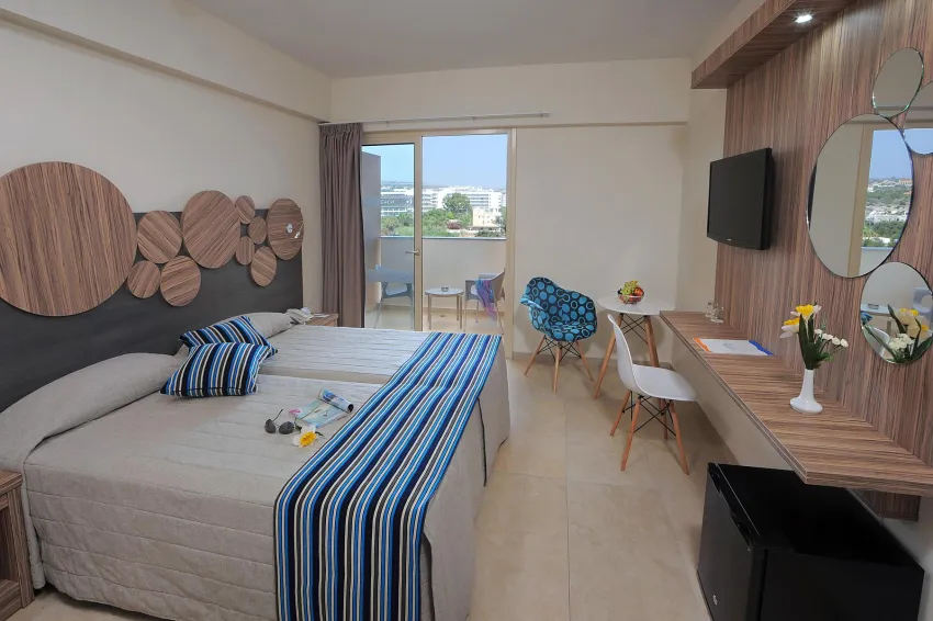 Nelia Beach Hotel 4*-8