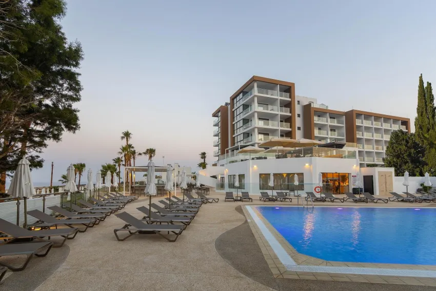 Leonardo Crystal Cove Hotel And Spa By The Sea 4*-1
