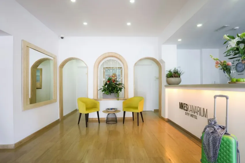 Mikes Kanarium 3*-15