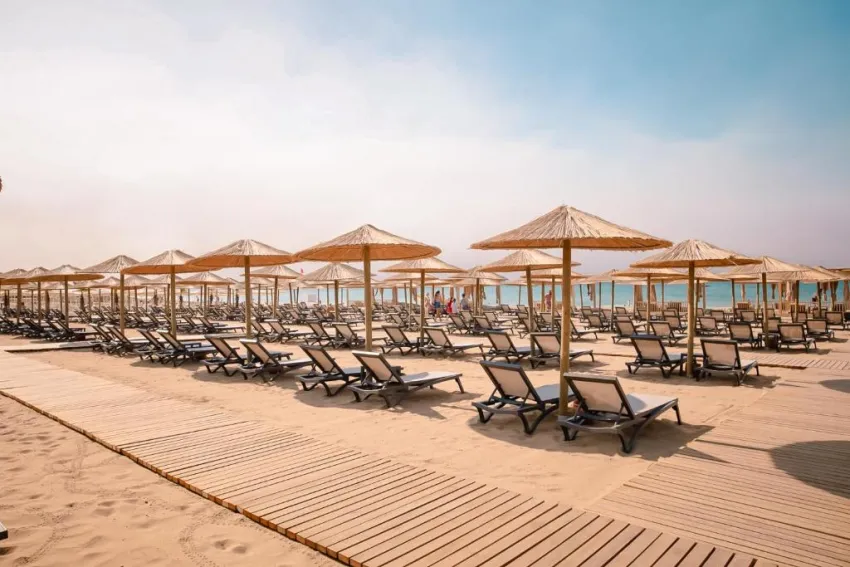 LIU RESORTS  5*-13