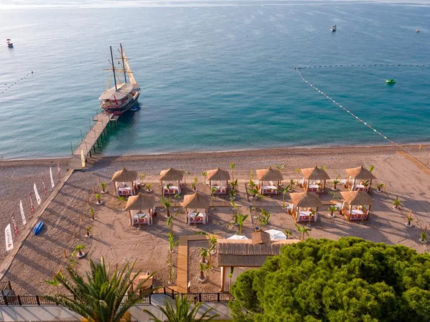 PIRATES BEACH CLUB  5*-33