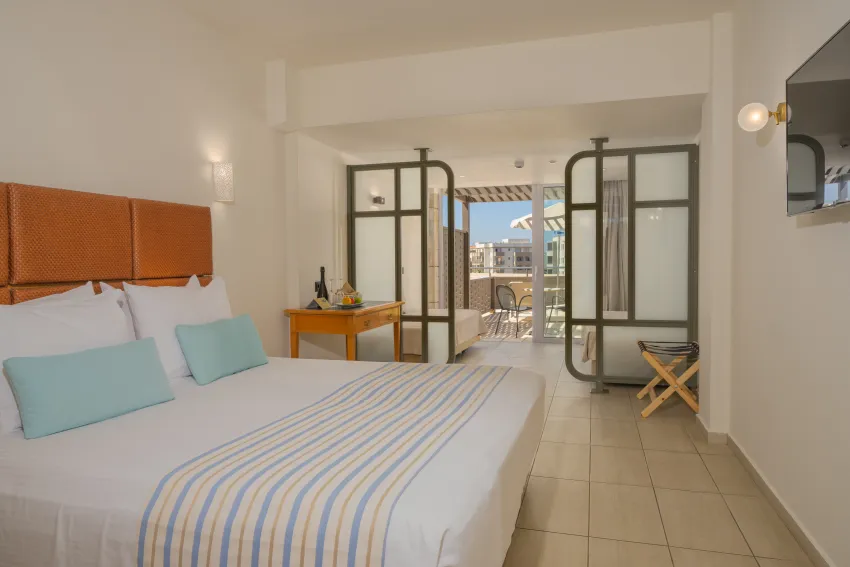 Minos Hotel 4*-5