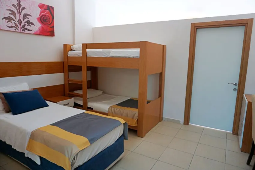 SIDE LEGEND HOTEL  3*-4