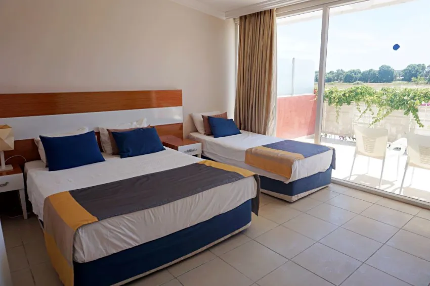 SIDE LEGEND HOTEL  3*-3