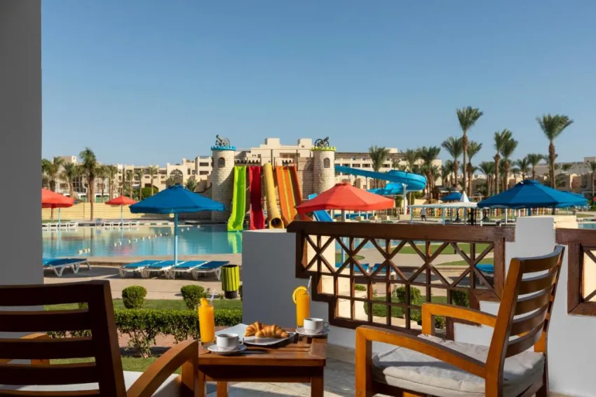 ROYAL LAGOONS RESORT & AQUA PARK  4*-18