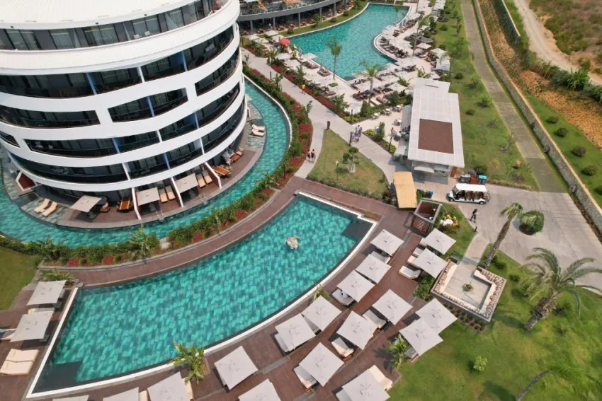 LIU RESORTS  5*-18