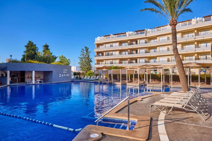 Zafiro Palmanova -69