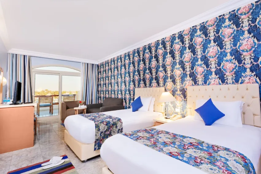 Royal Lagoons Resort & Aqua Park 5*-5