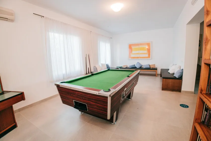 4U Miranda - Only Adults 3*-15