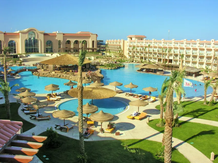 V Grand Beach Resort Sahl Hasheesh (Ex. Pyramisa Beach Resort) 5*-1