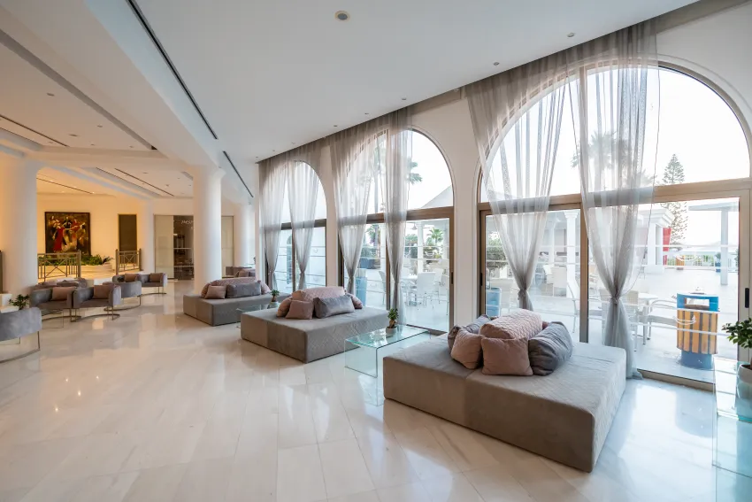 Golden Coast Beach Hotel 4*-4