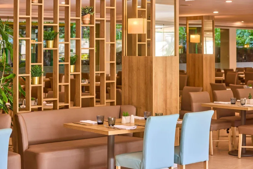 Zafiro Palmanova -97