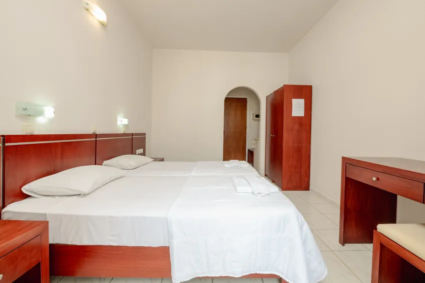 Canadian Hotel 3*-28