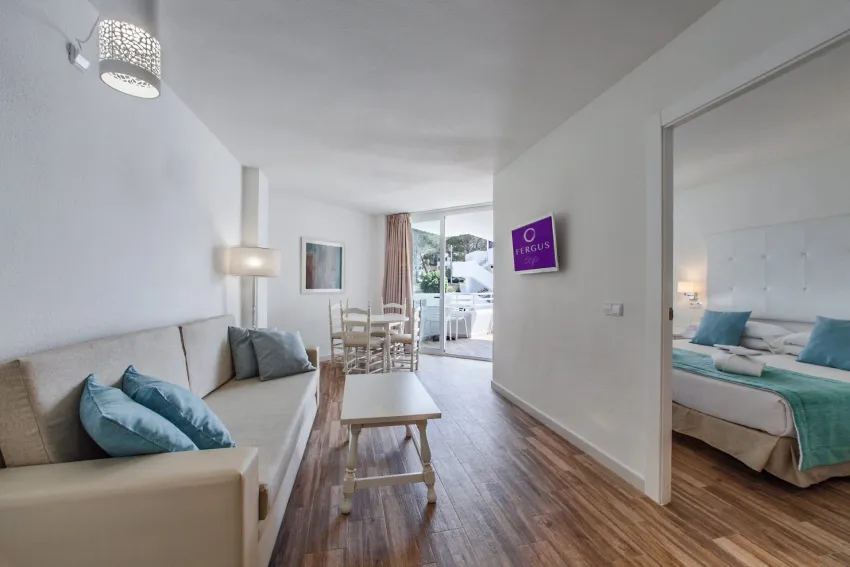 Fergus Cala Blanca Suites 4*-12