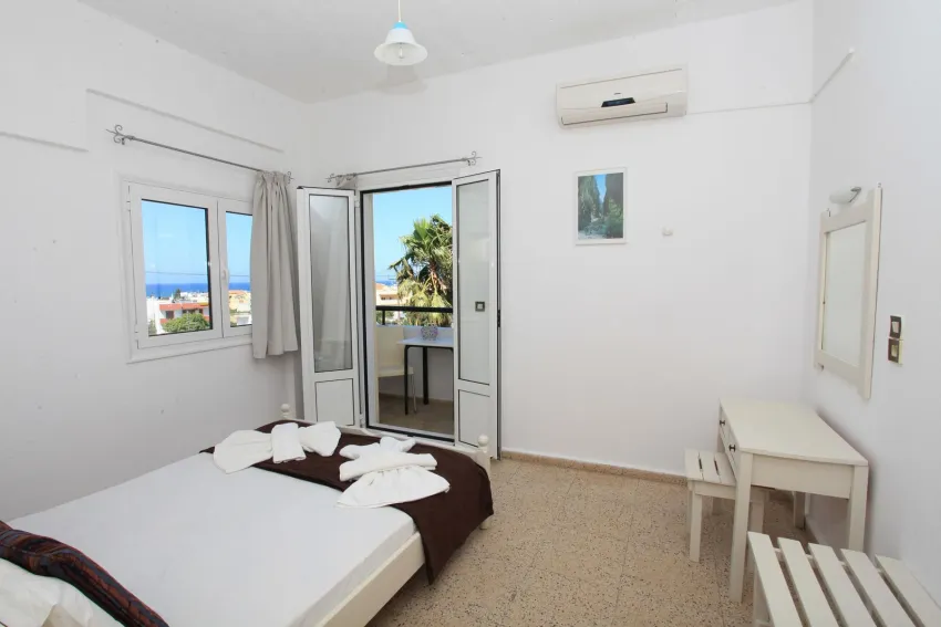 Iraklis Apts 3*-10