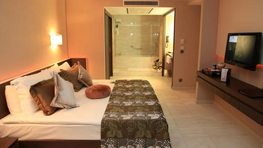 CRATOS PREMIUM HOTEL & CASINO & SPA  5*-63