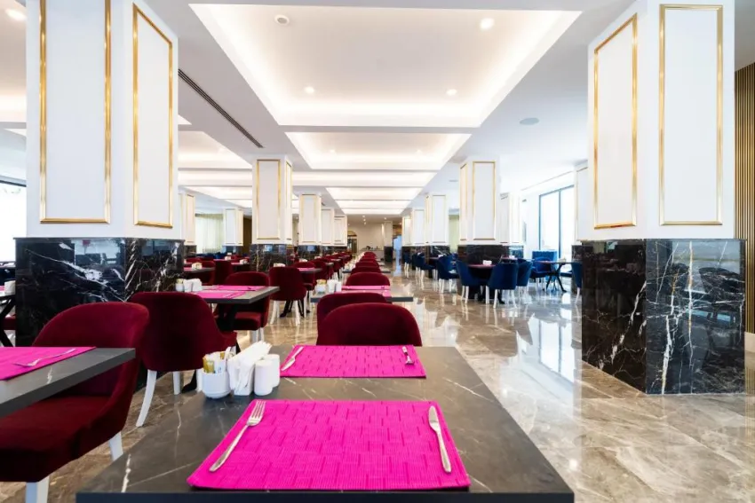 GRANADA LUXURY RED (ADULTS ONLY 16+)  5*-8