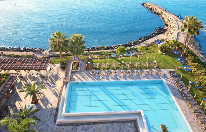 Crowne Plaza Limassol 4*-13