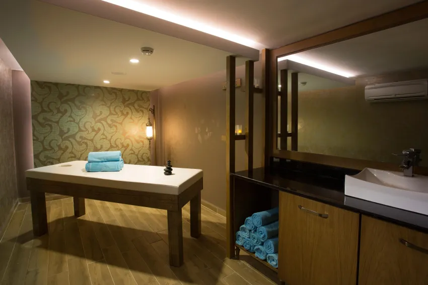 Water Side Resort & Spa 5*-85