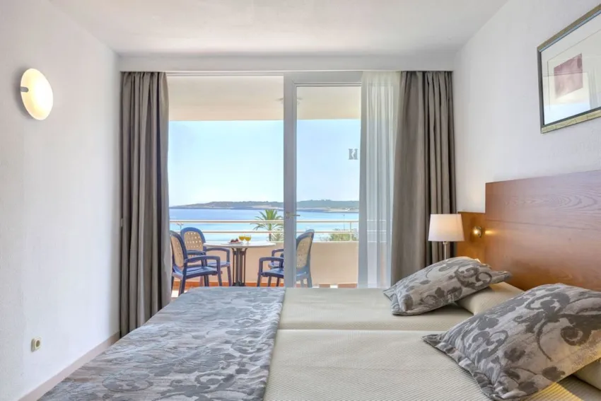 Mercedes Hipotels 4*-12