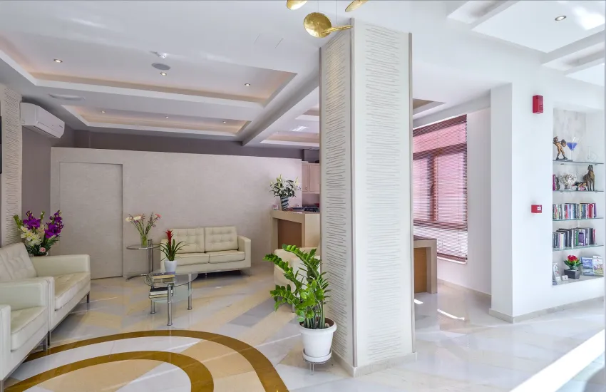 Leonidas Apartments 3*-7