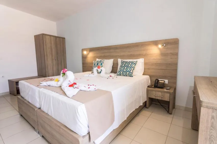 Tivoli Hotel and Apartments 3*-5