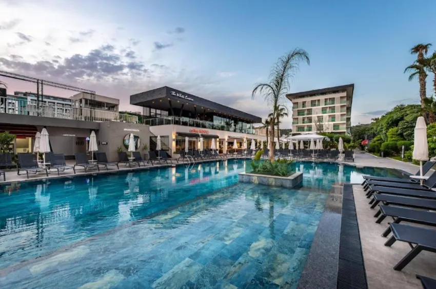 WHITE CITY BEACH (ADULTS ONLY 16+)  5*-12