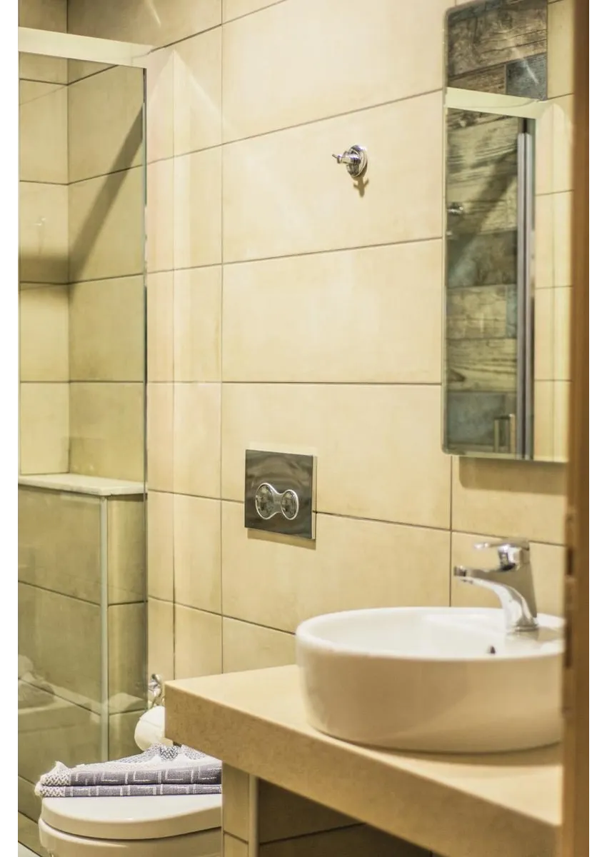 Stefania Studios 3*-8