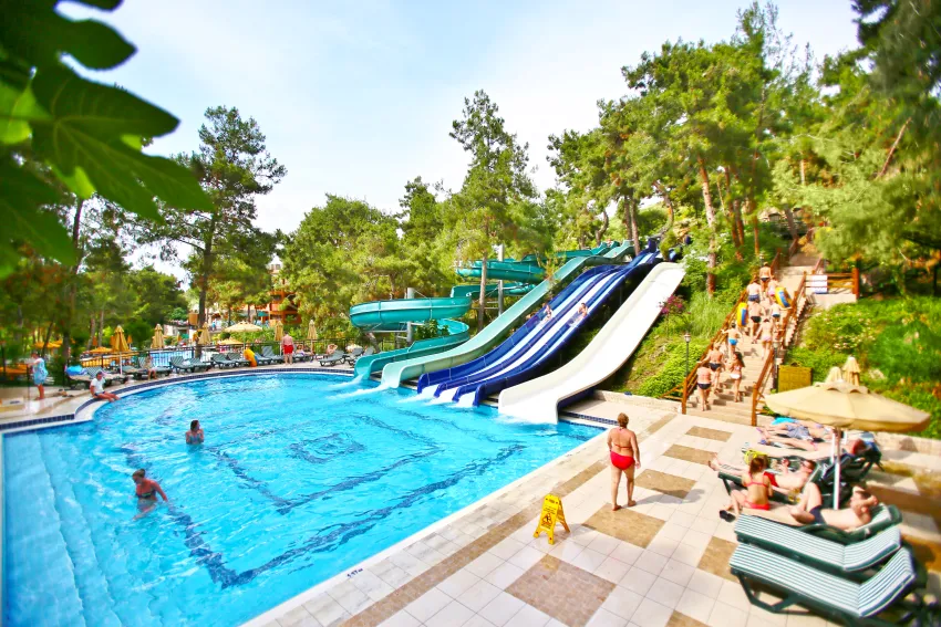 Utopia World Hotel 5*-10