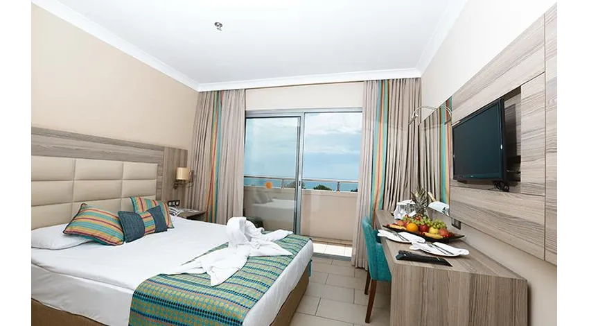 INSULA RESORT & SPA  5*-7