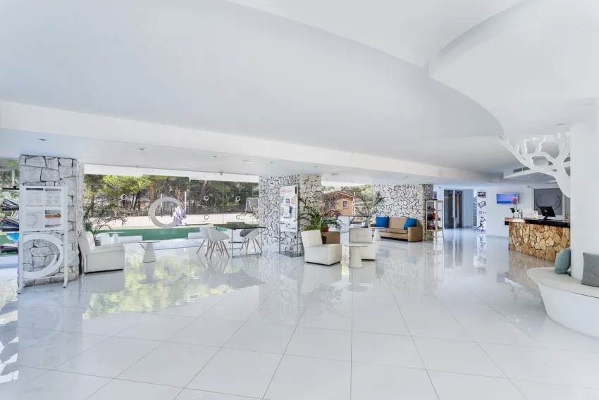 Fergus Cala Blanca Suites 4*-7