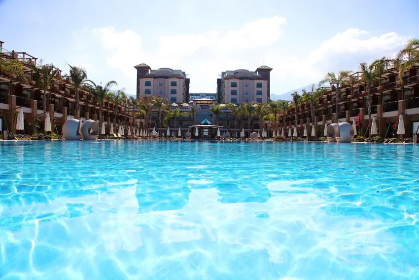 CRATOS PREMIUM HOTEL & CASINO & SPA  5*-79