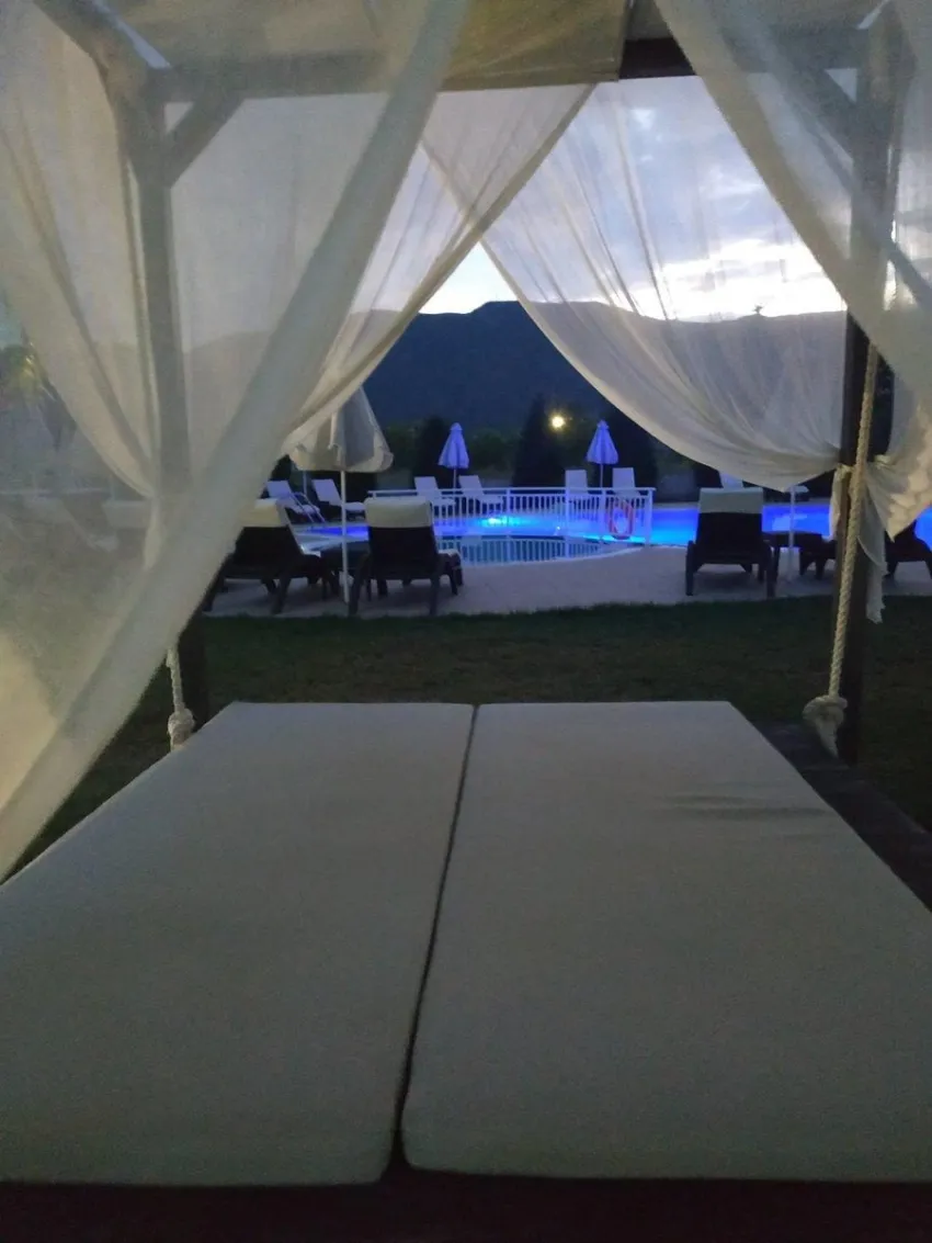 Eleni's Garden & Castello Suites 3*-8