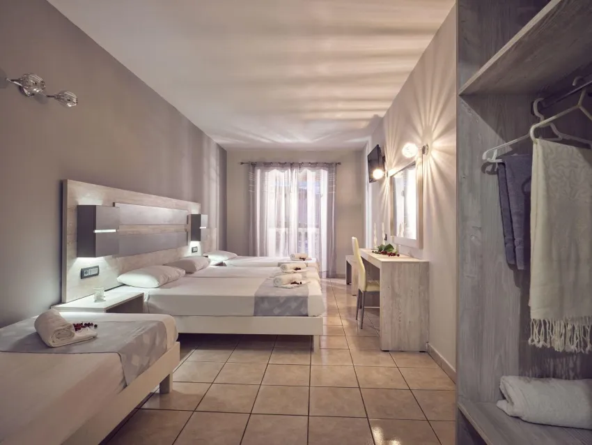 Savvas de Val ex Aeon Hotel 2*-10