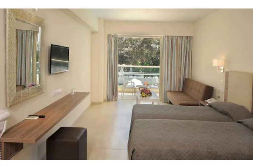 Nelia Gardens 3*-5